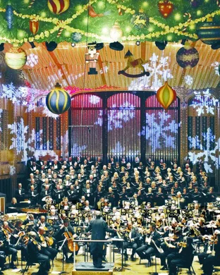 Live concert by Vietnamese Lunar New Year Show