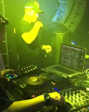 Live concert by aurorawave