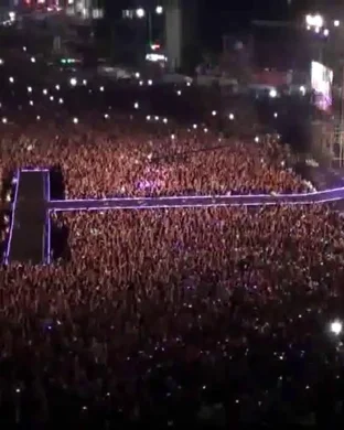 Live concert by Delhi 2 Dublin